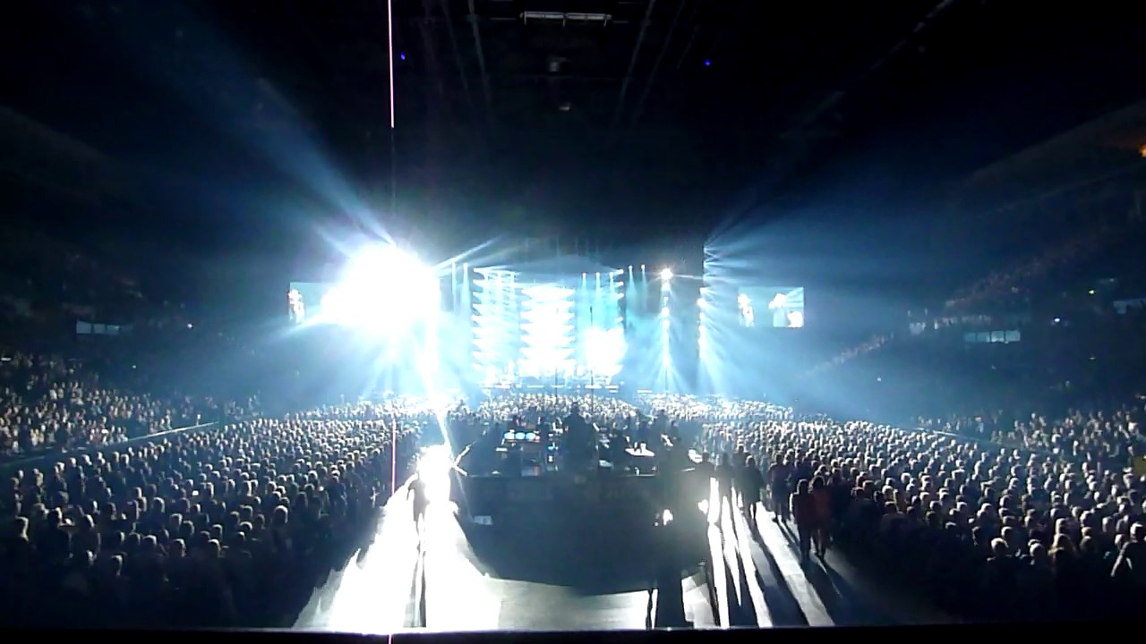Jeff Lynne's ELO : Standing In The Rain - Sheffield Arena, UK. 21st June 2017