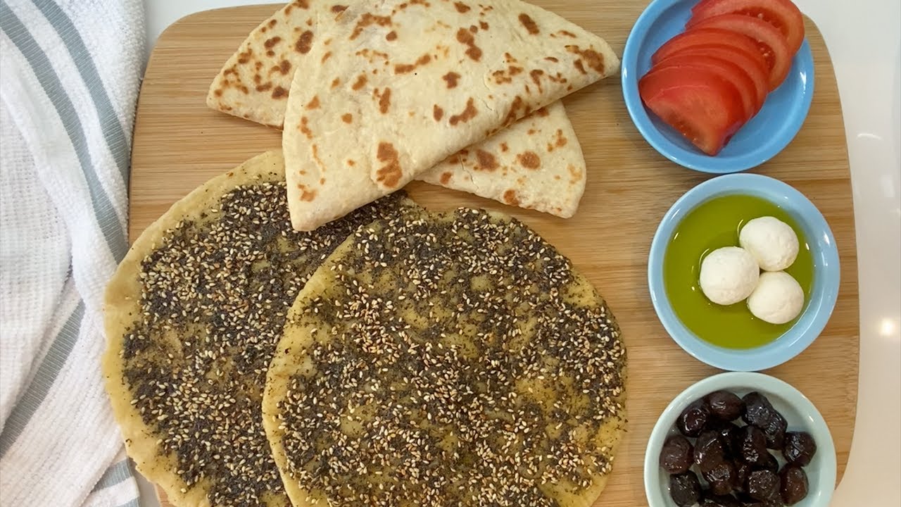 المناقيش اللبنانية بالزعتر والجبنة