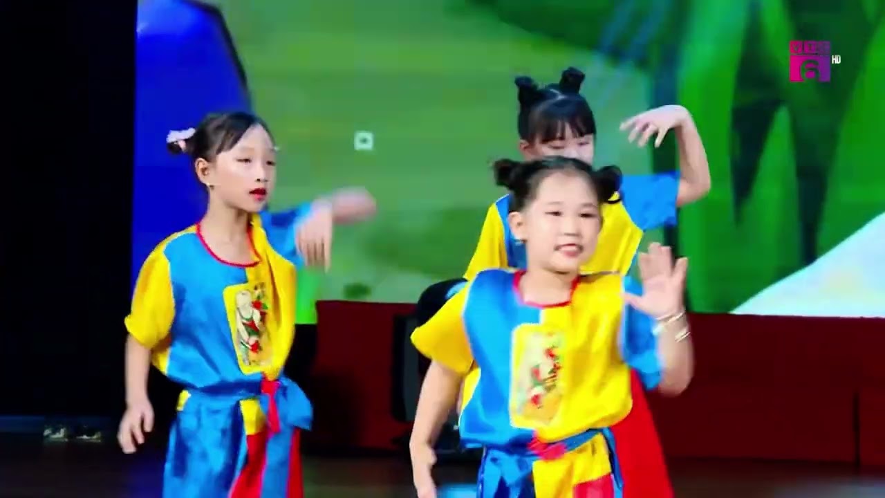 Tự hào một dải non sông