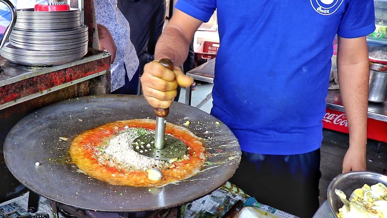 Master Of Making Egg Ravaiya | Surat Famous Egg Dish At Veer Omlet | Indian Street Food
