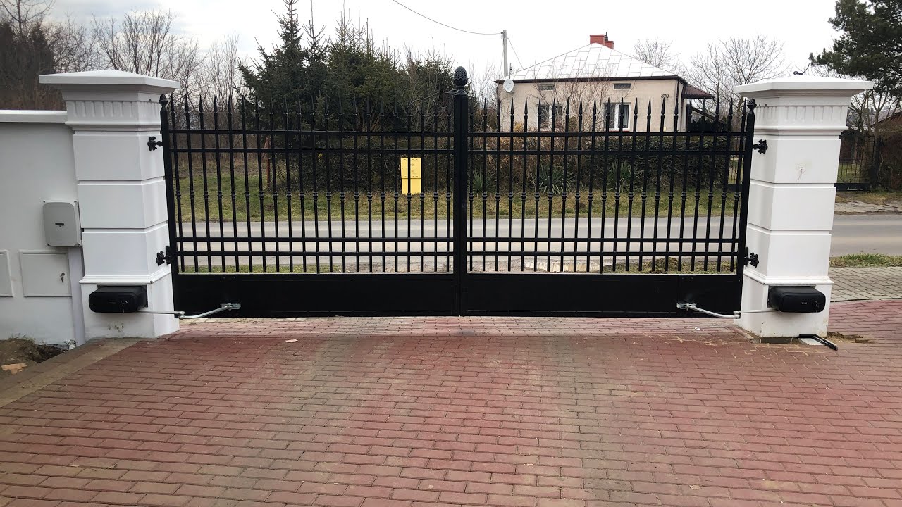 Montaż napędu do bramy FORCE V400 na bardzo szerokie słupy