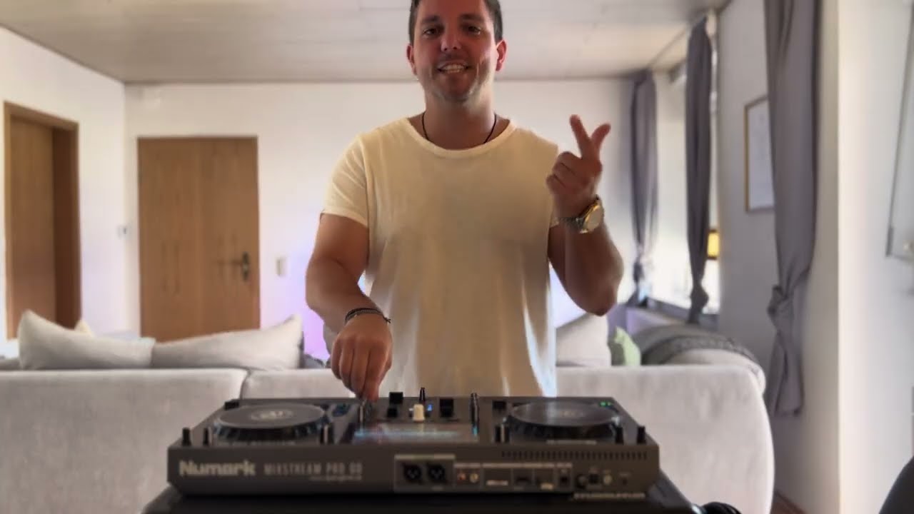 Mixing Tech House in the living room on the Numark Mixstream Pro Go