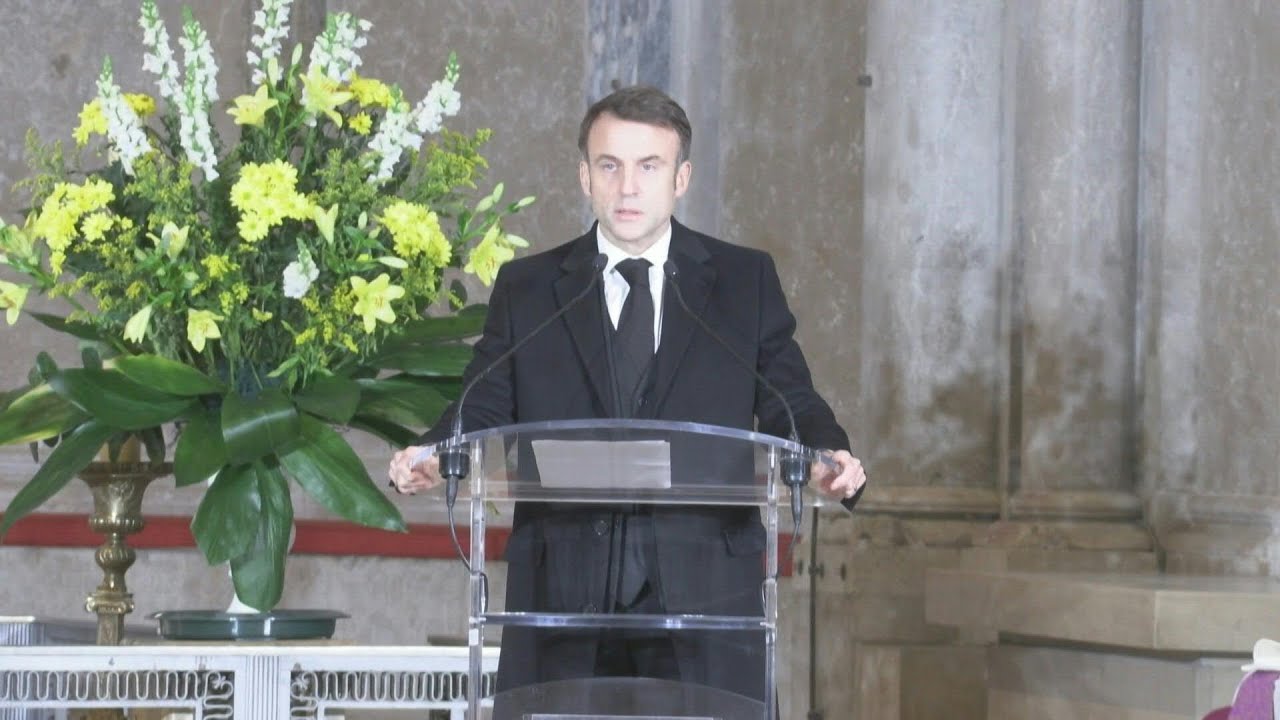 Emmanuel Macron aux Obs&egrave;ques de G&eacute;rard Collomb: 