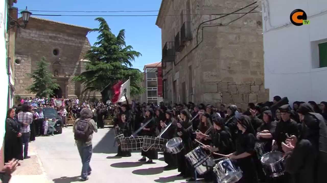 Los penitentes rinden homenaje a Luis Esteban