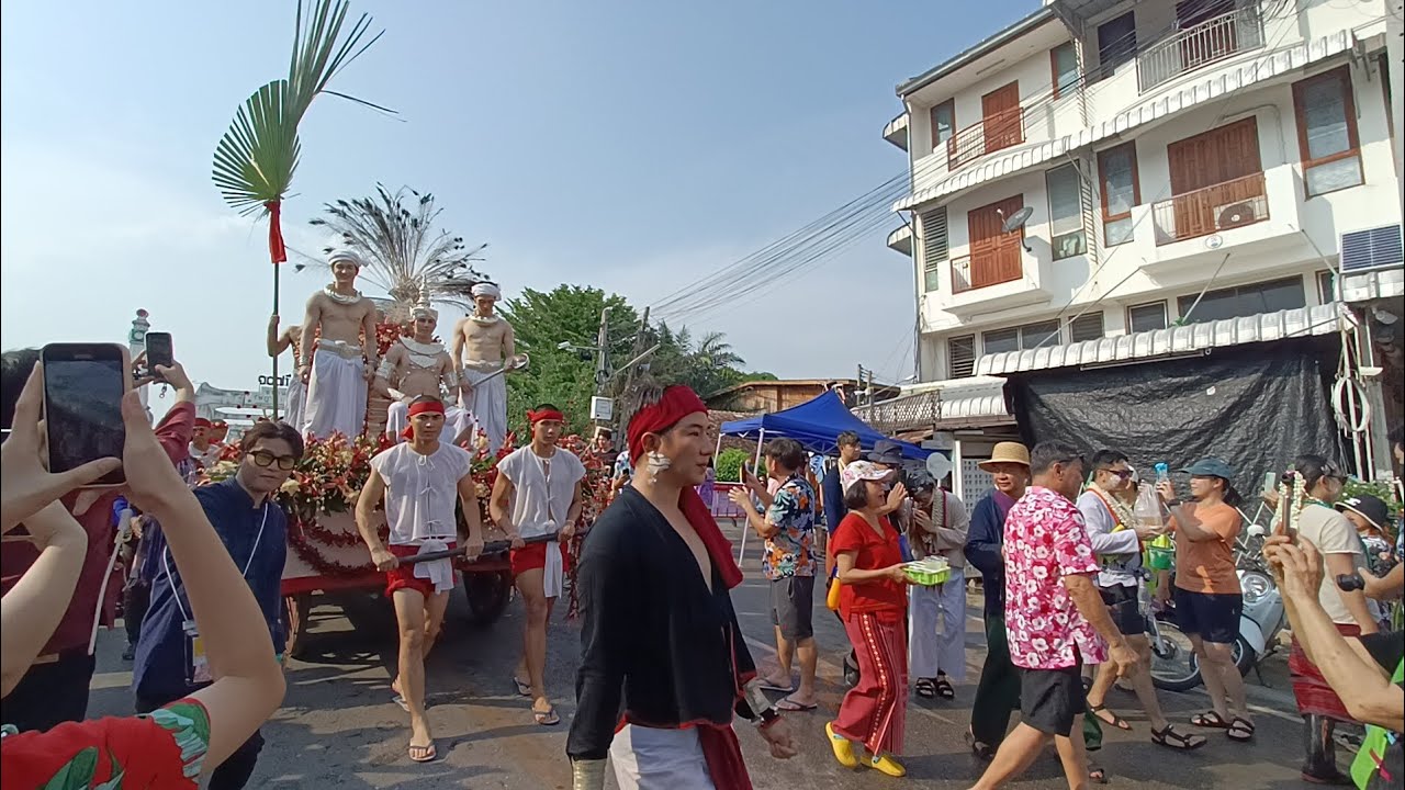 งานสลุมหลวงกลองใหญ่ปีใหม่เมืองนครลำปางEP1ขบวนแห่สลุงหลวงข้ามสะพานรัษฎา จ.ลำปาง