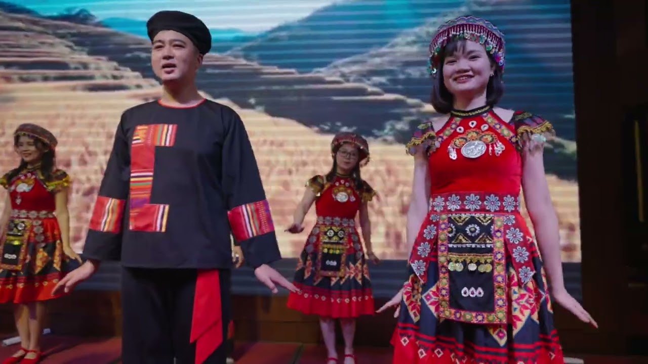 ĐI GIỮA TRỜI RỰC RỠ – PHÒNG KINH DOANH