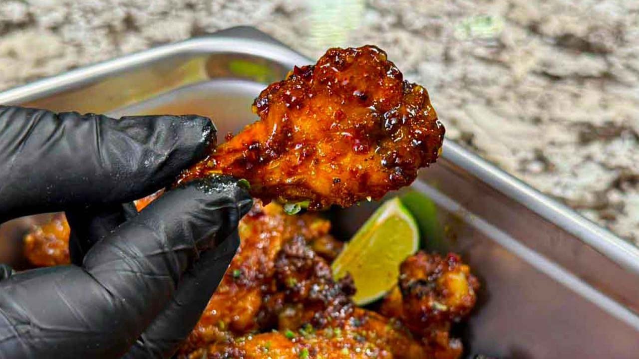 Crispy and Sticky Honey Chipotle Chicken Wings