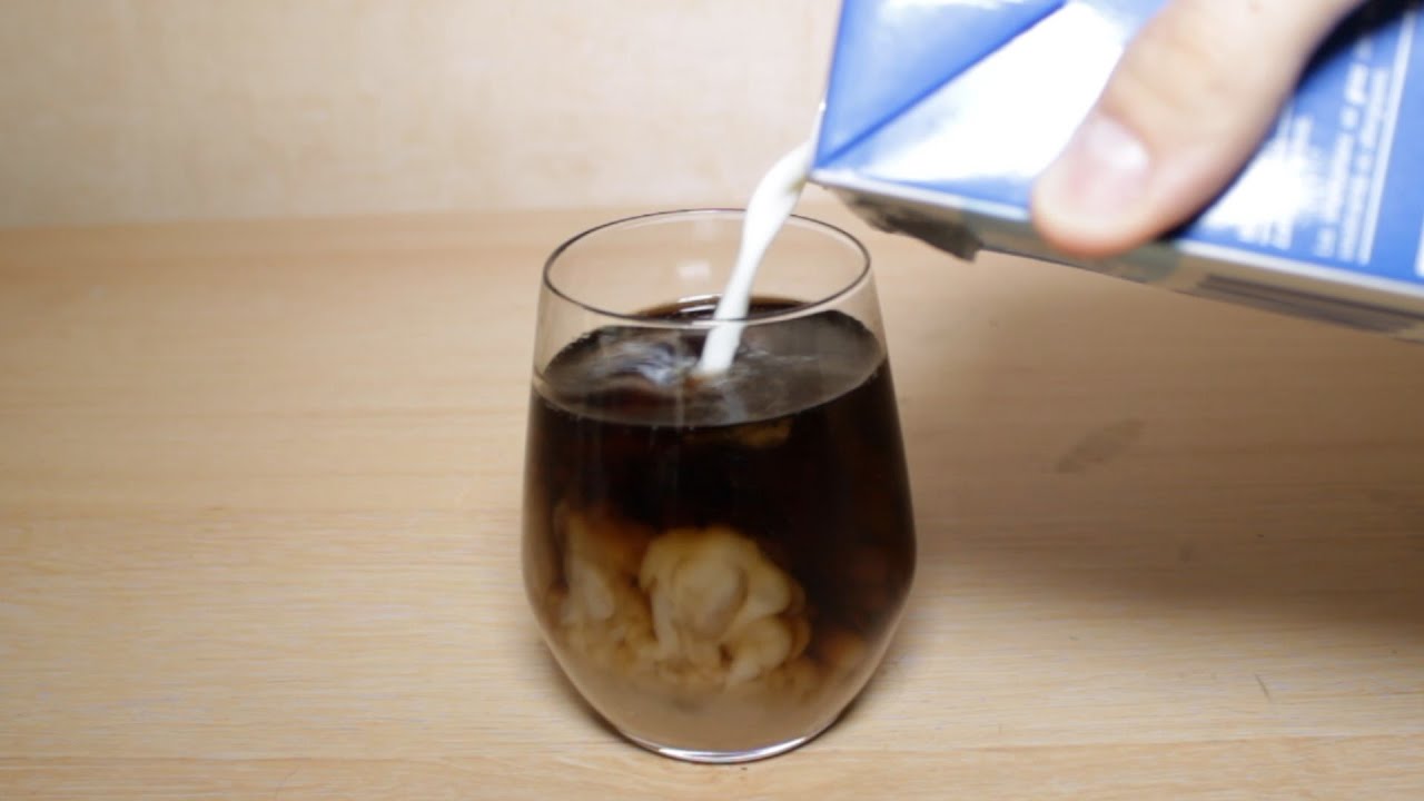 Expérience: Mélanger du Coca et du Lait !