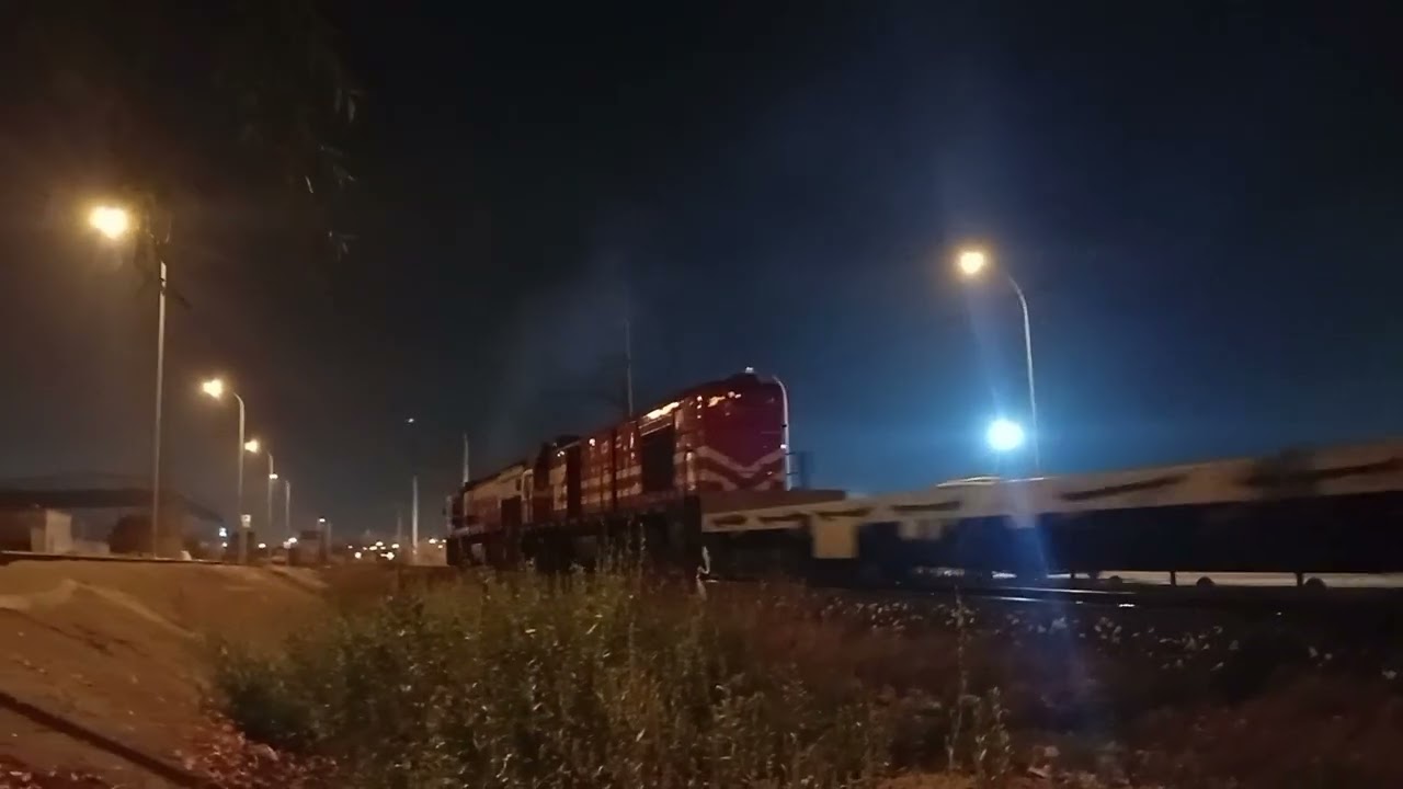DE 33012 yük treni bozüyük'ten çıkıyor 