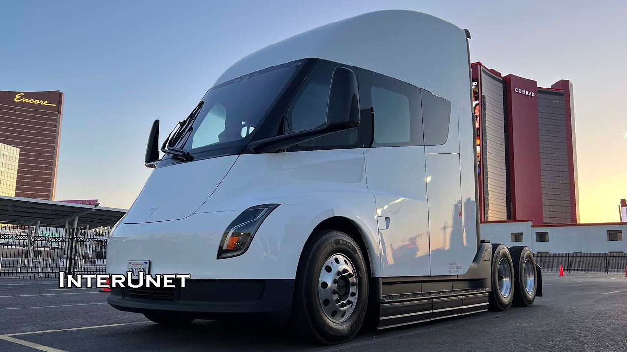 How it is to drive Tesla SEMI 500 mi range Truck