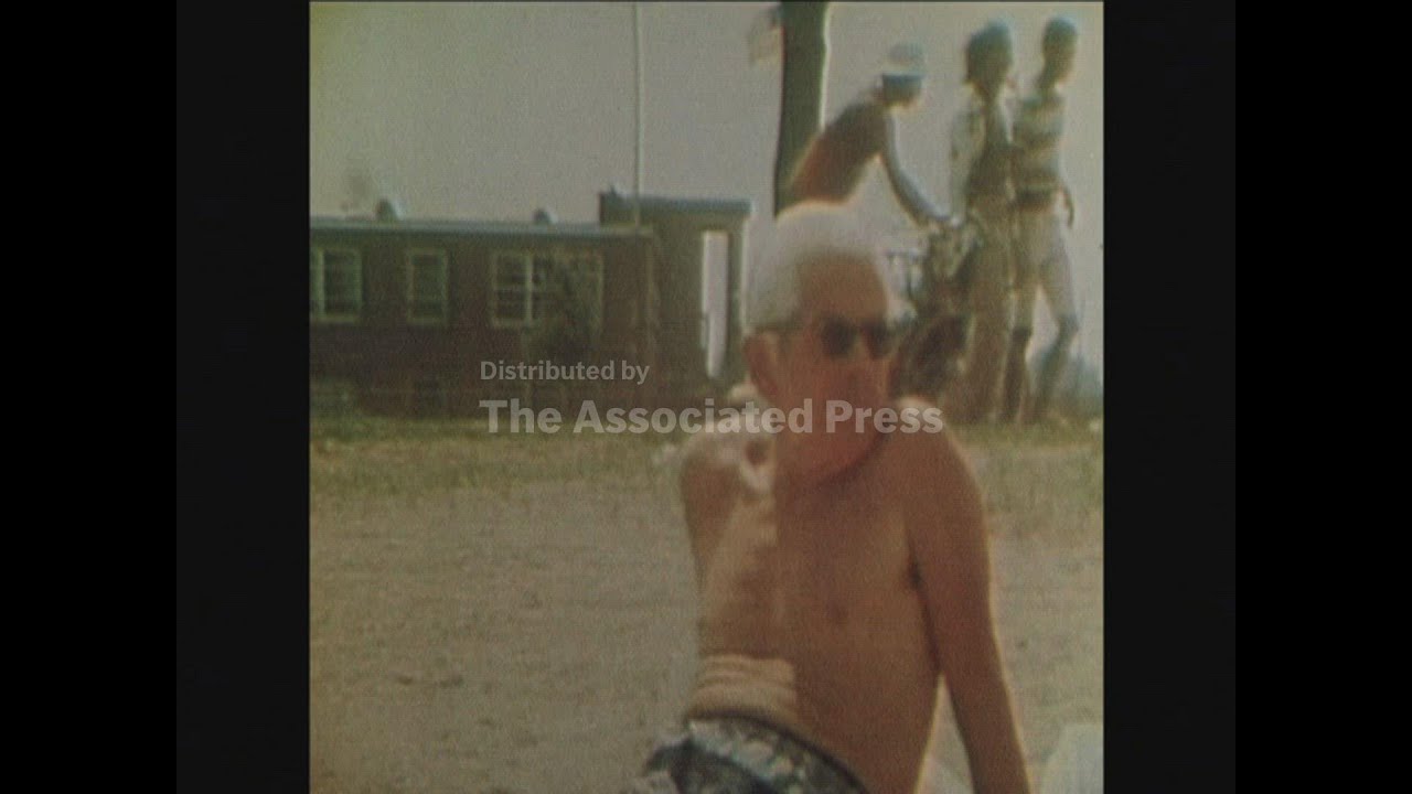 SYND 11 8 75 RACIAL CONFRONTATION AT CARSON BEACH IN BOSTON