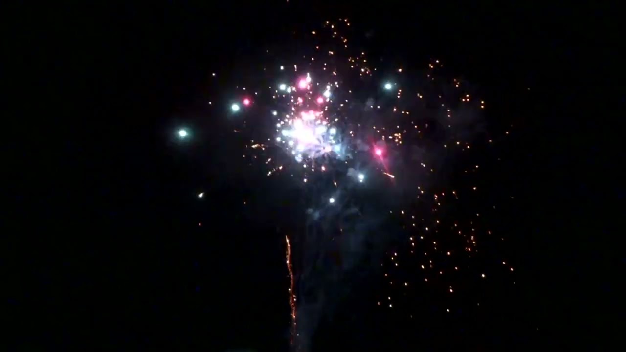 Startrade-Beatbox 2. In F2. Feuerwerk. Silvester. Pyrotechnik. Vuurwerk. Fireworks