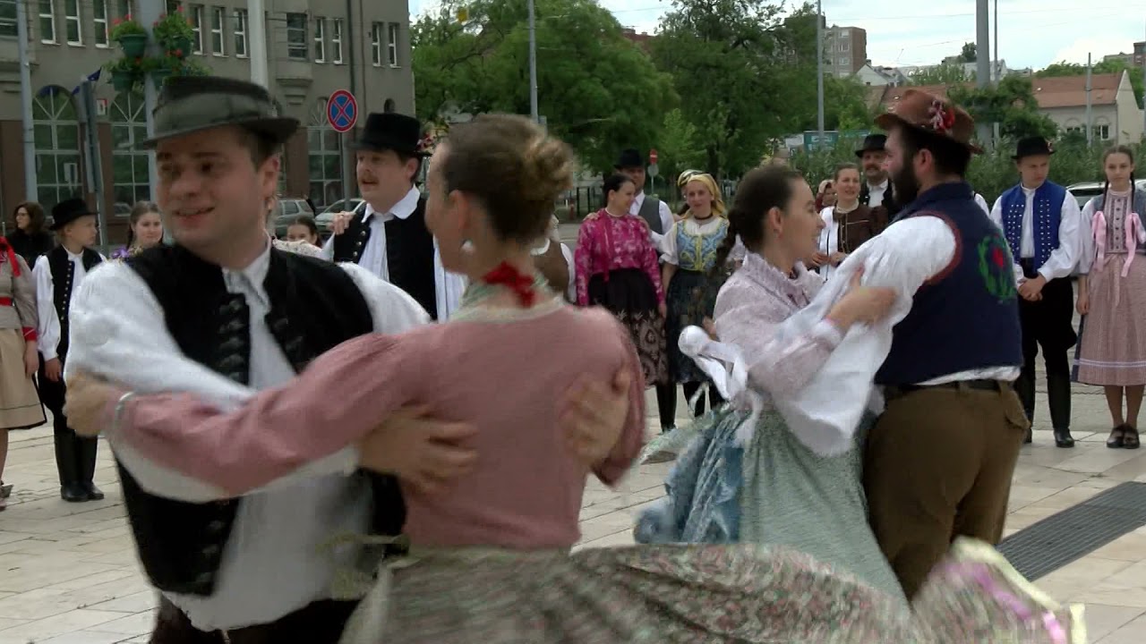 Ahogy Történt - A Bem Folklór Néptáncegyüttes kitáncolta az újpesti pünkösdfát