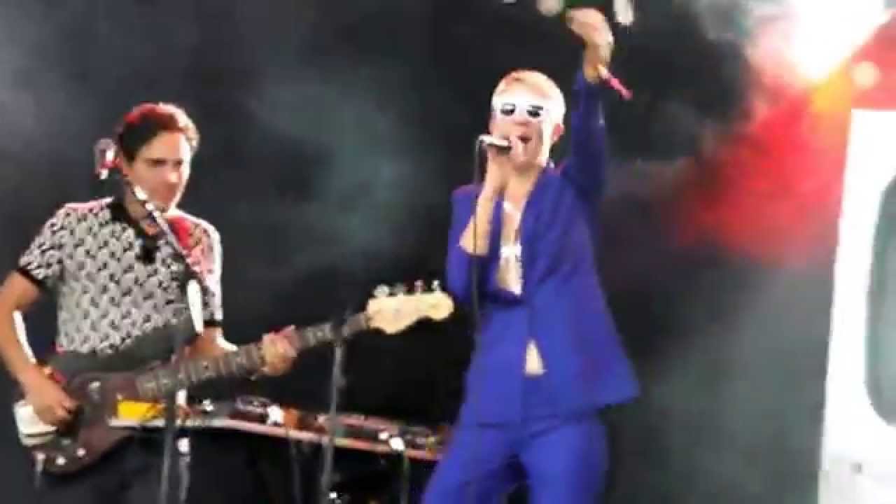 Classixx feat YACHT - 