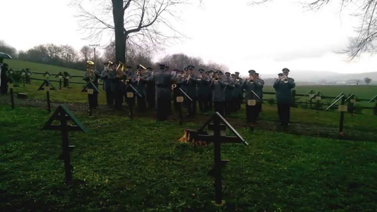 Vojenská hudba BB - Kto za pravdu horí (pietný akt na vojnovom cintorínej Stebník)
