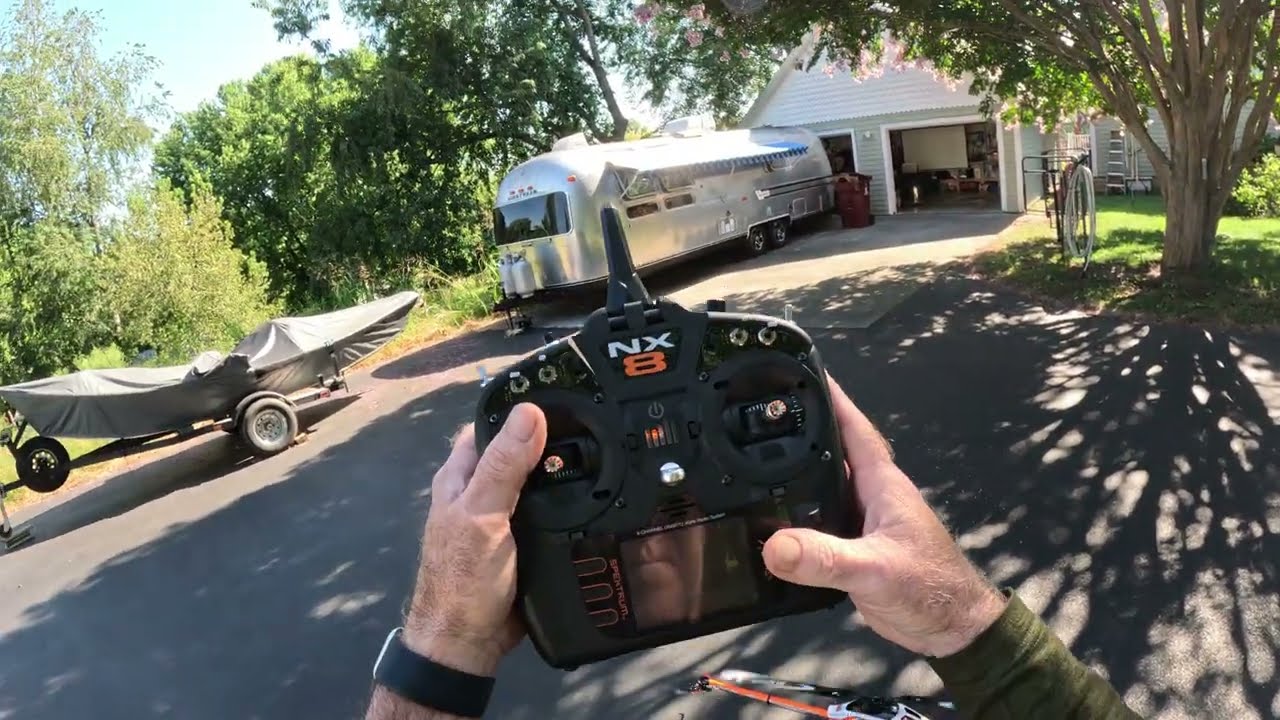 Blowing off the driveway with a RAW 420 Not a very good flight, im just not a morning person