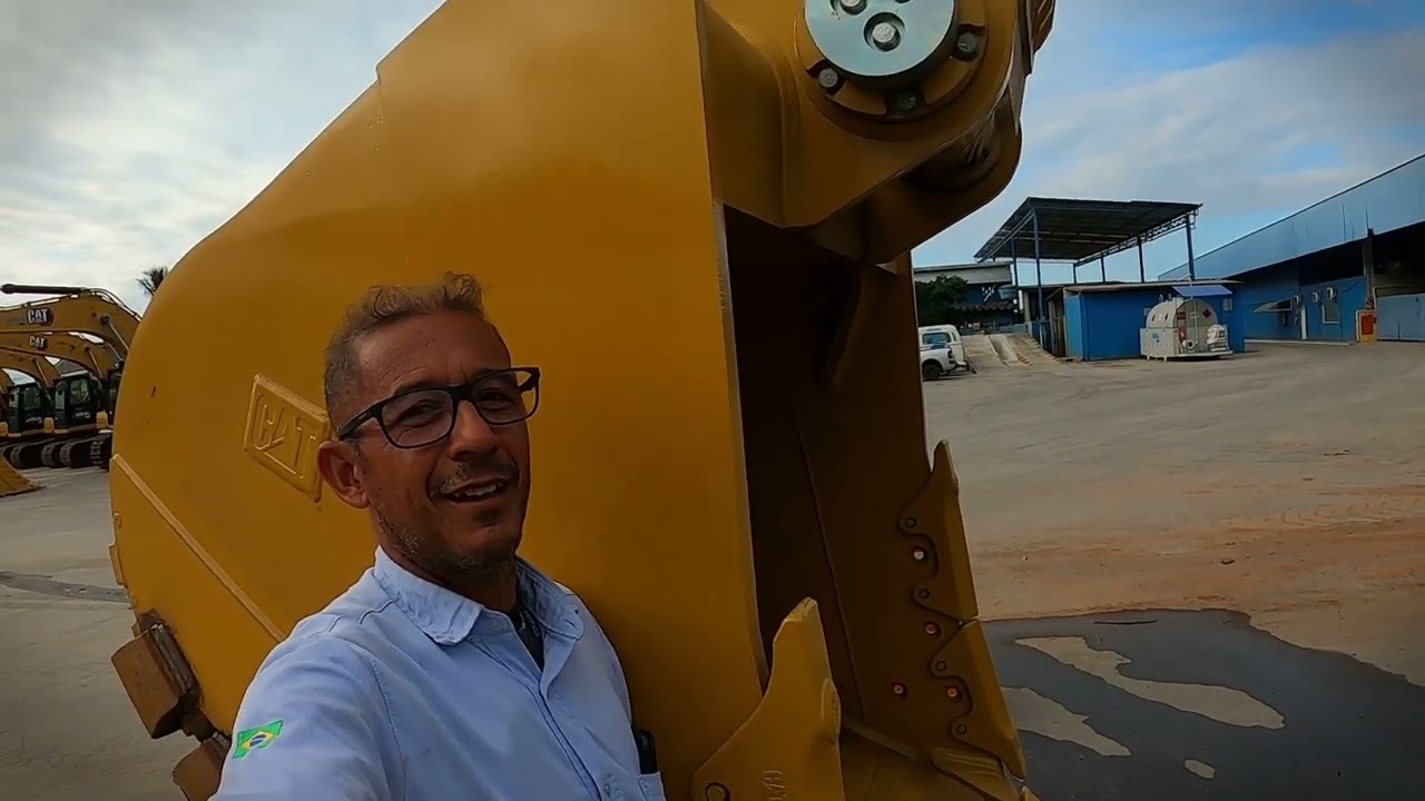 Mostrando os detalhes da nova escavadeira CAT 345 2023 parte 1.