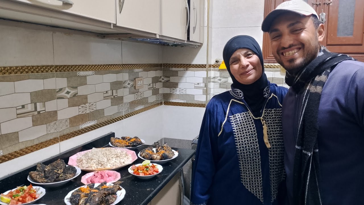 ربنا ما يحرمنى منوا ولا من دخلتوا عليا جبر بخاطرى ربنا يجبر خاطروا كان جاى من الغيط جعان يقلب امو❤️
