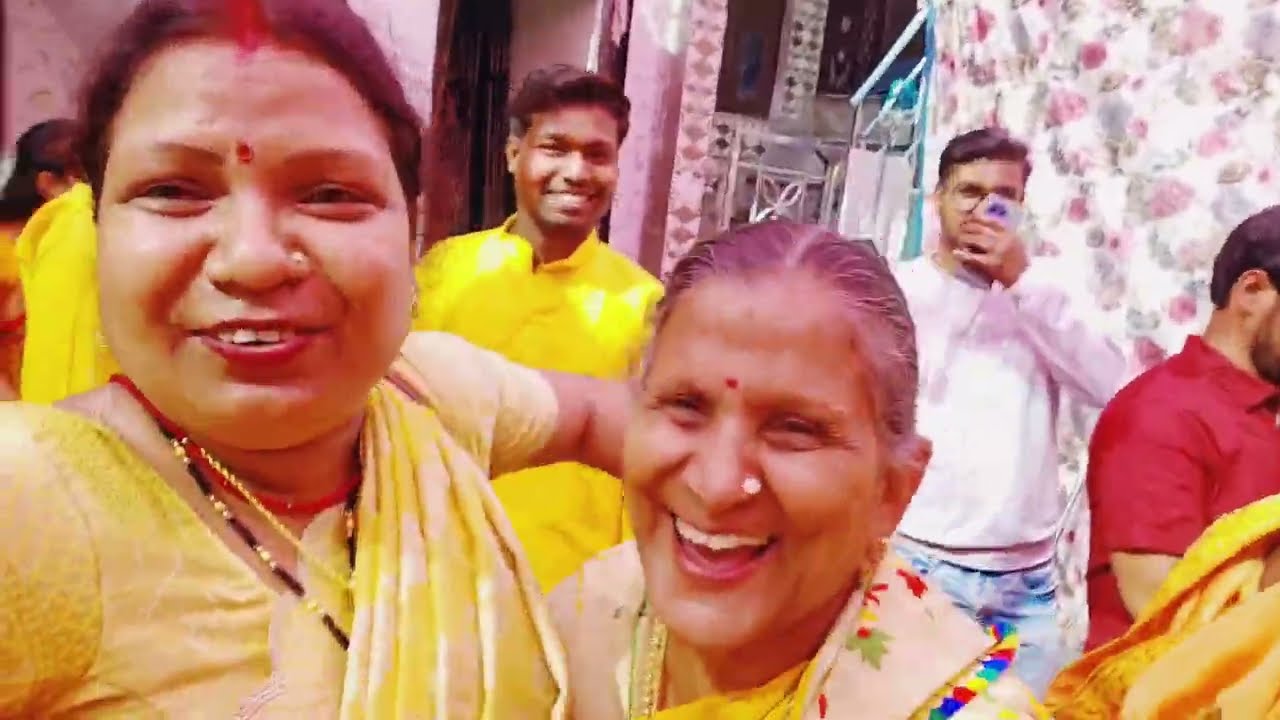 भाई की शादी में की मस्ती हल्दी में जल्दी देखें।