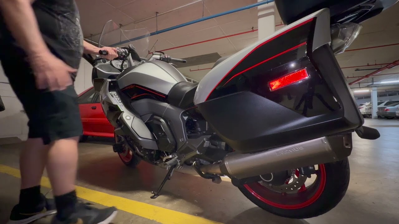 BMW K1600 Center Stand Tutorial