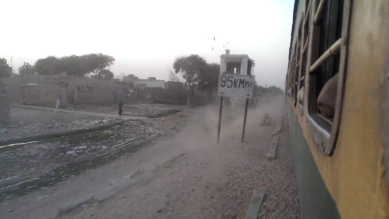 Pakistan Railways:45up Pakistan Express crossing Shahdadpur in High Speed