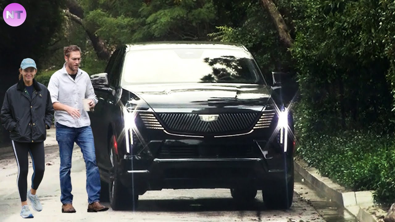 Jennifer Garner and John Miller Spotted in the Rain, Looking Casual Yet Solid This Afternoon