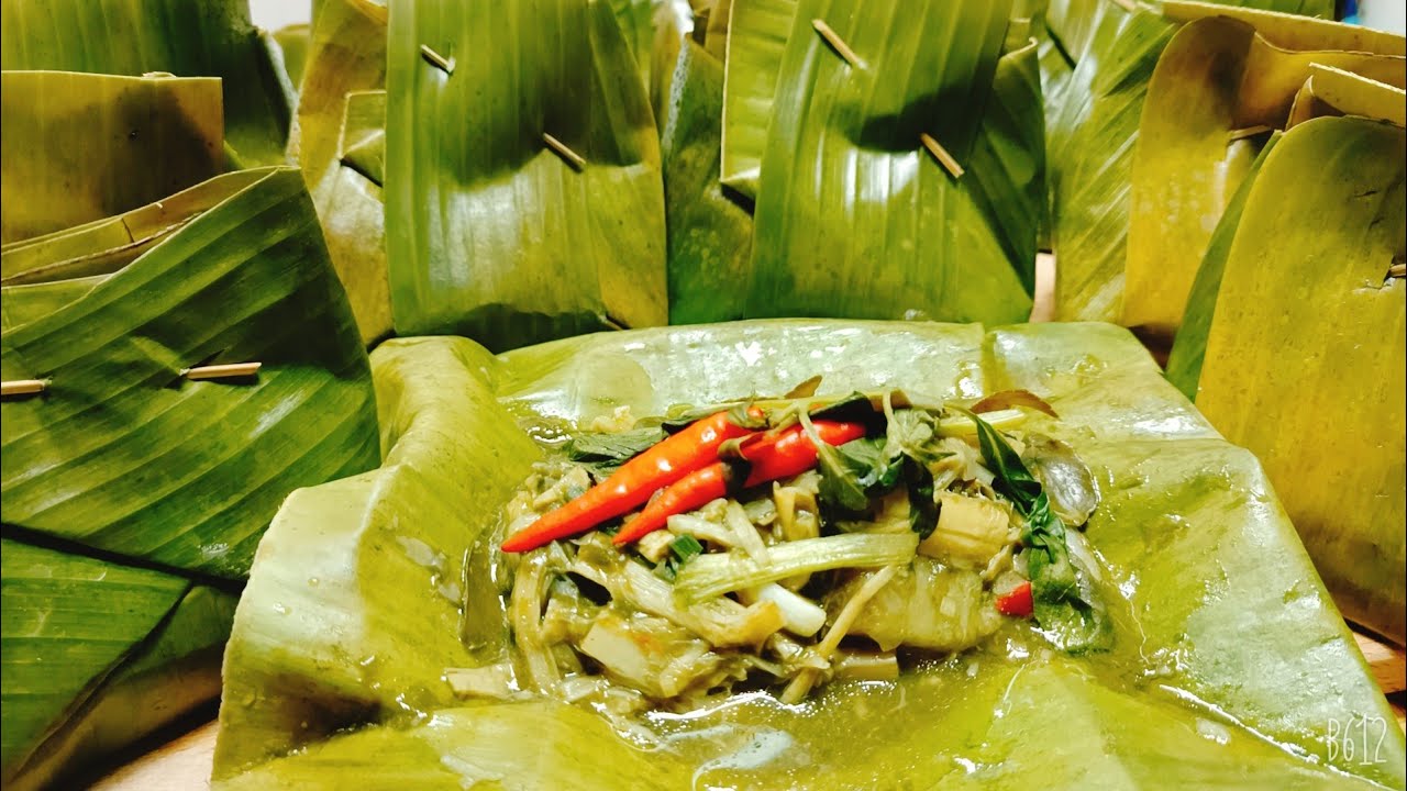 หมกหน่อไม้ใส่หมูสามชั้น สูตรอีสานแท้ๆ นัวปลาร้าหอมอร่อยมาก วิธีห่อง่ายๆสวยๆ