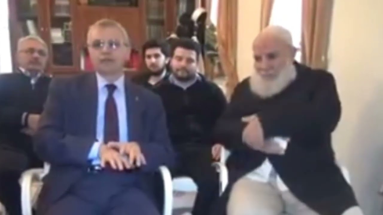 Ahmet Akgündüz ilim hayatında onu kimlerin desteklerini ve minnettarlıklarını ifade etti