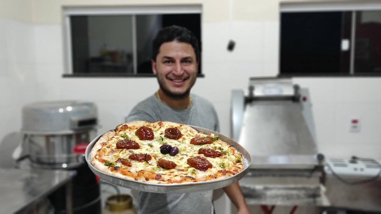 PIZZA VEGETARIANA - USEI A MODELADORA DE ABRIR MASSA