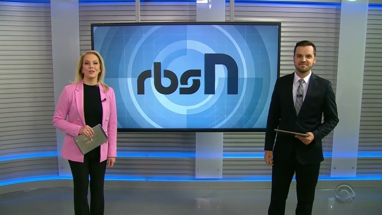 (RBS TV) RBS Not&iacute;cias | Trecho e encerramento 18/08/2022 com L&eacute;o Saballa Jr e Daniela Ungaretti