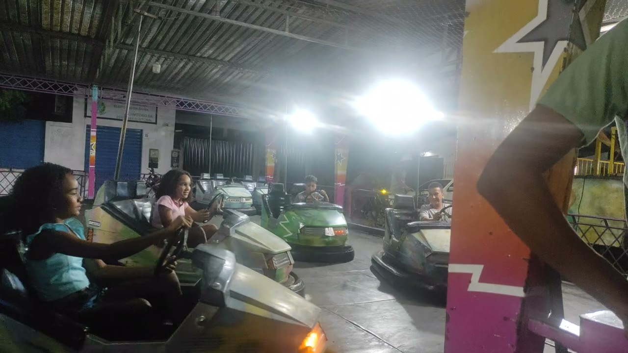 BRINCANDO DE CARRINHO BATIBATE COM O MEU IRMÃO 