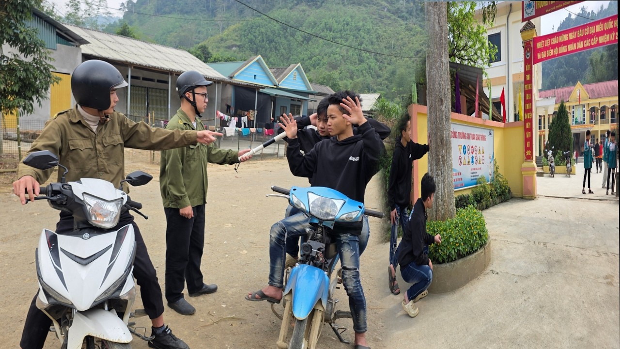 Will the police discover that these two young men are human traffickers?