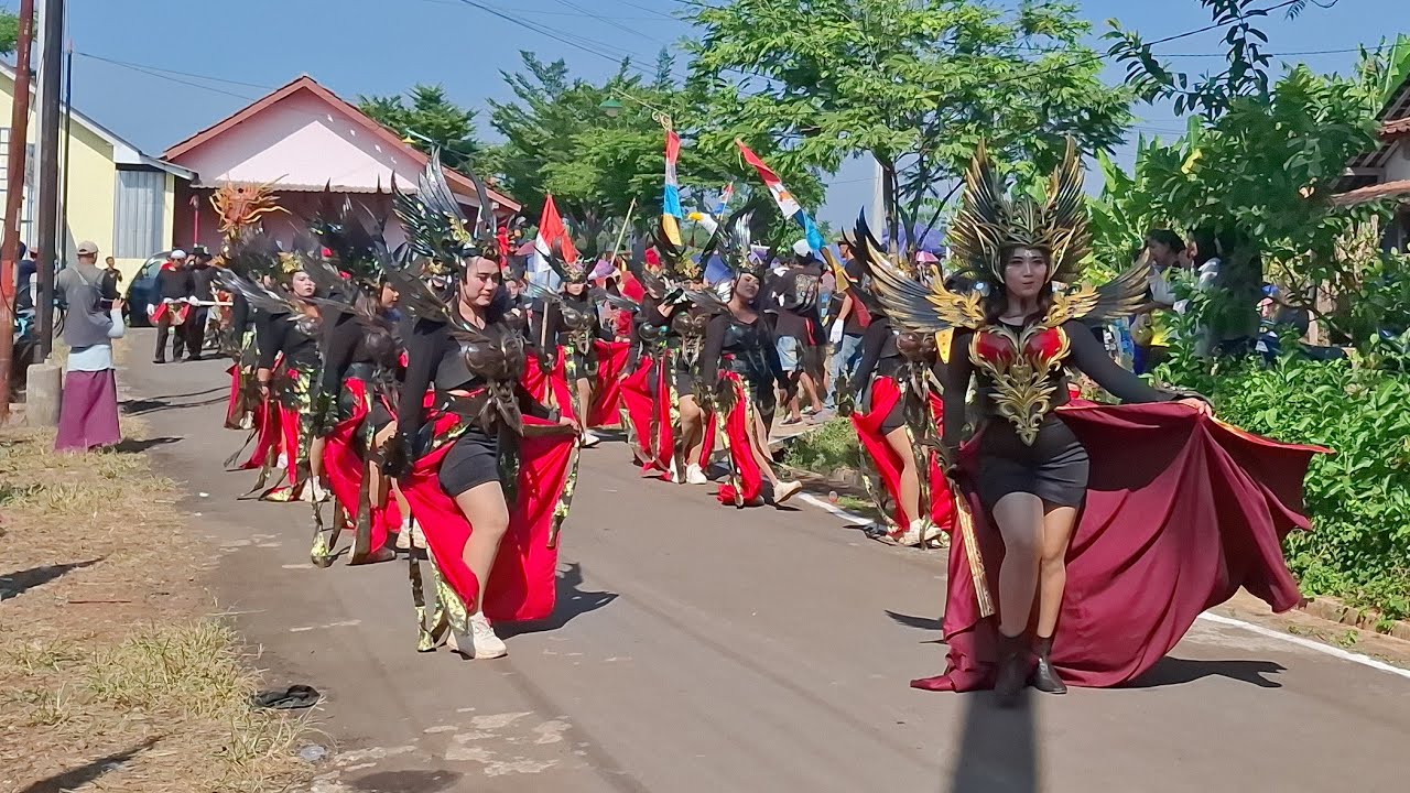 Kostum Keren di Karnaval Desa Tegalsari Kandeman 17 Agustus