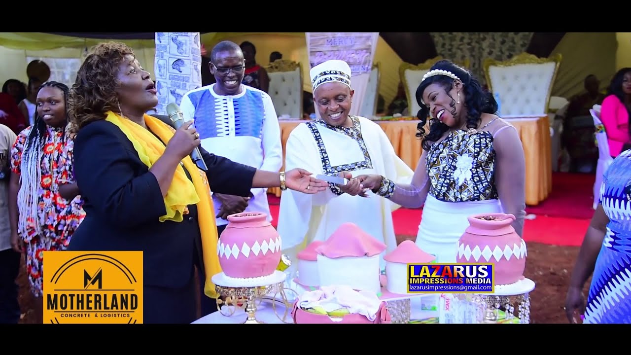 Mercy Ken dowry event:cake cutting by Wamuratha and very fun moment