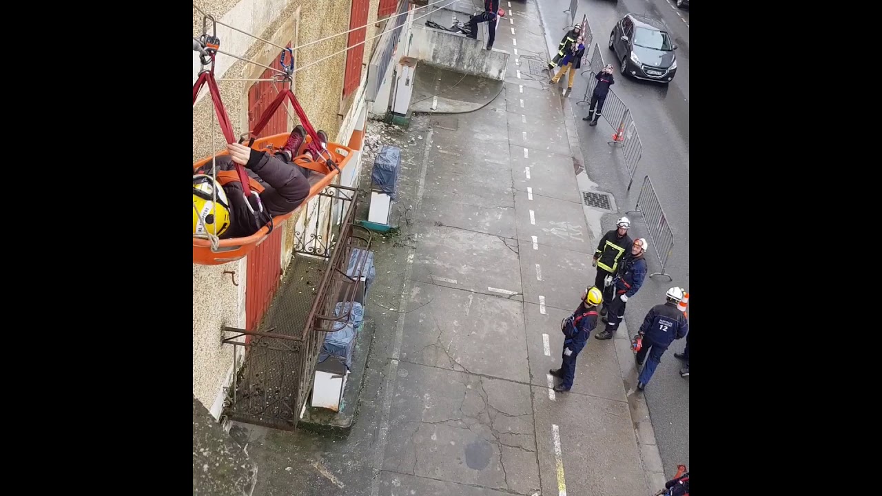 Manœuvre sauvetage déblaiement des sapeurs-pompiers de l'Aveyron