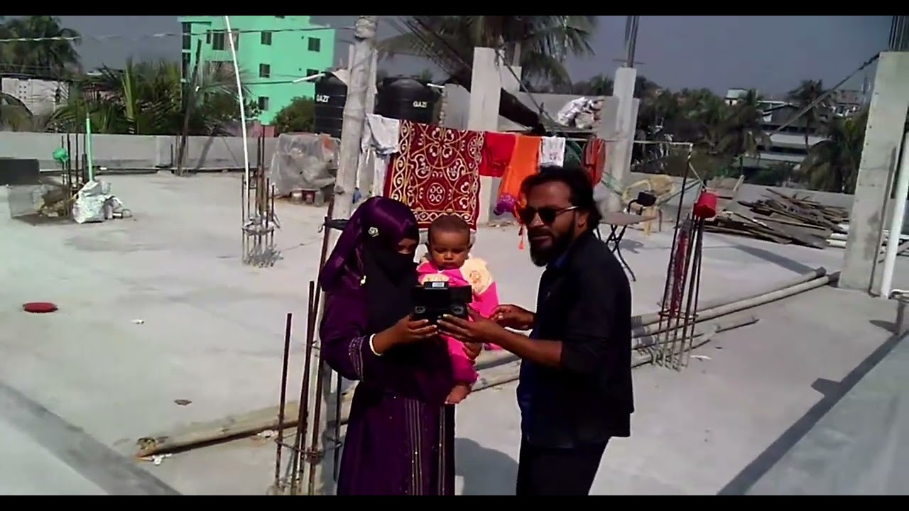 ইয়াছিন মিয়া ড্রোন  উড়ায় 