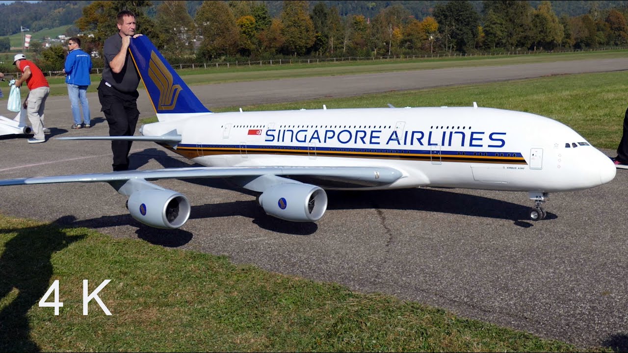 Gigantic RC Airbus A380 Singapore Airlines
