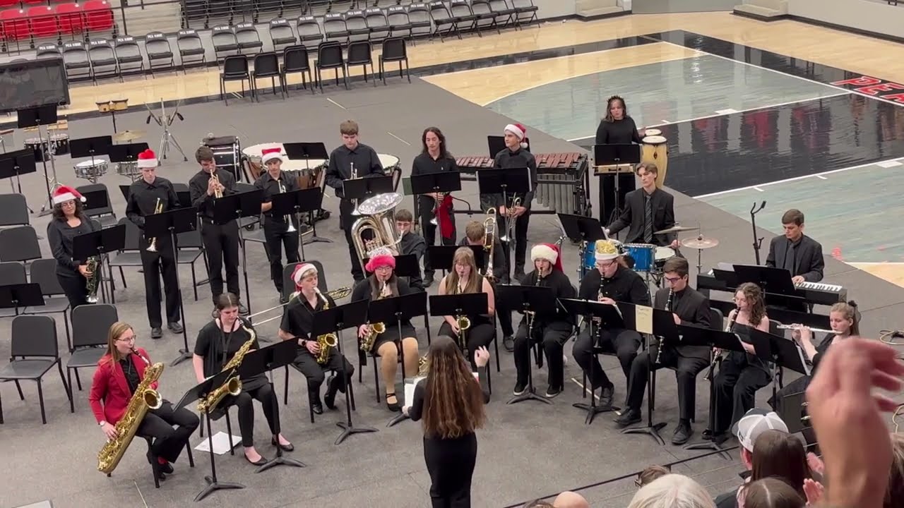 10 декабря 2025 года... Рождественский концерт джазового оркестра и школьного духового оркестра с...