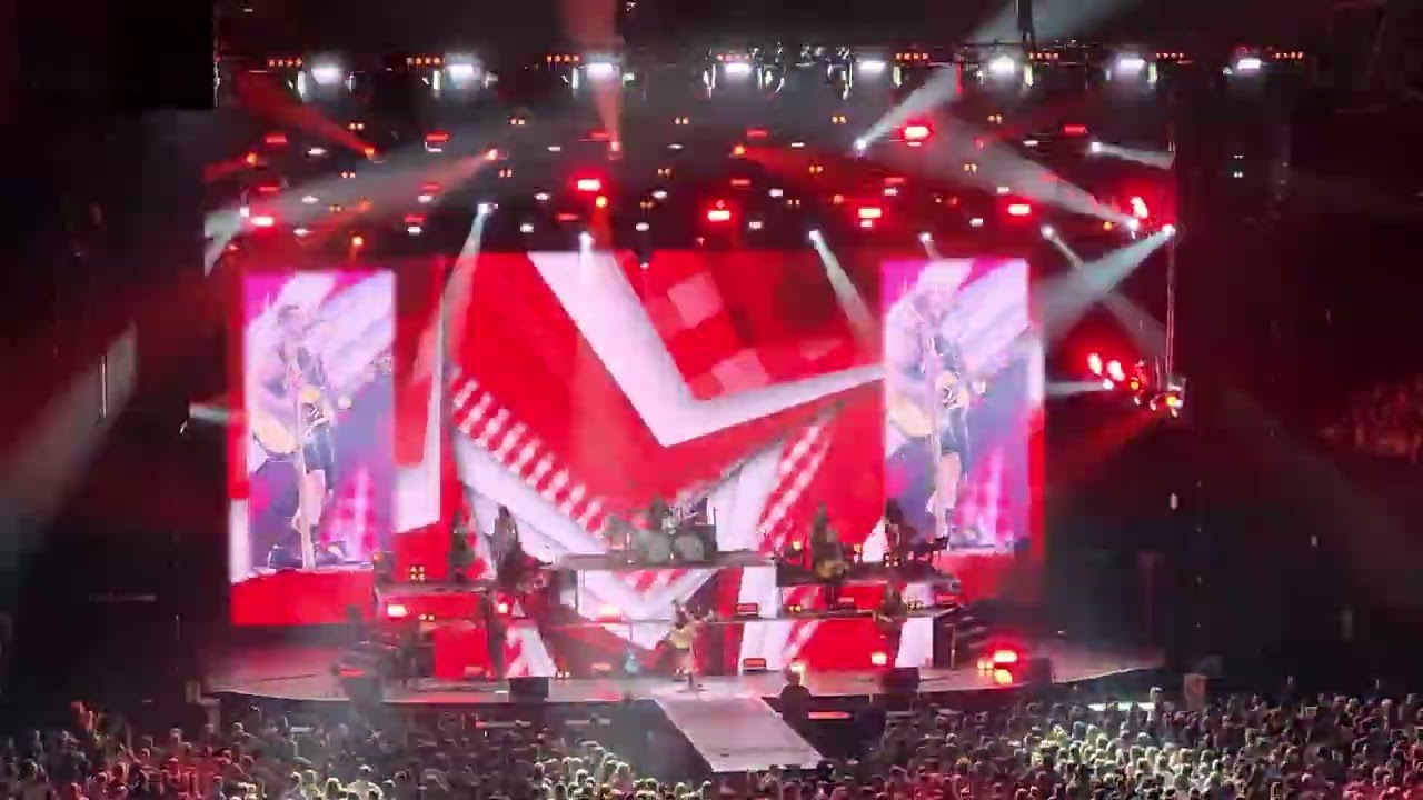Andreas Gabalier / Grandioses Konzert in der Frankfurter Festhalle / Dirndl-Wahnsinn-Hulapalu / 2023