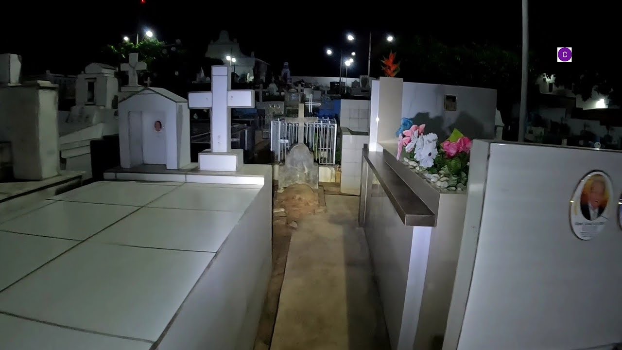O SOMBRIO CEMITÉRIO NOTURNO 