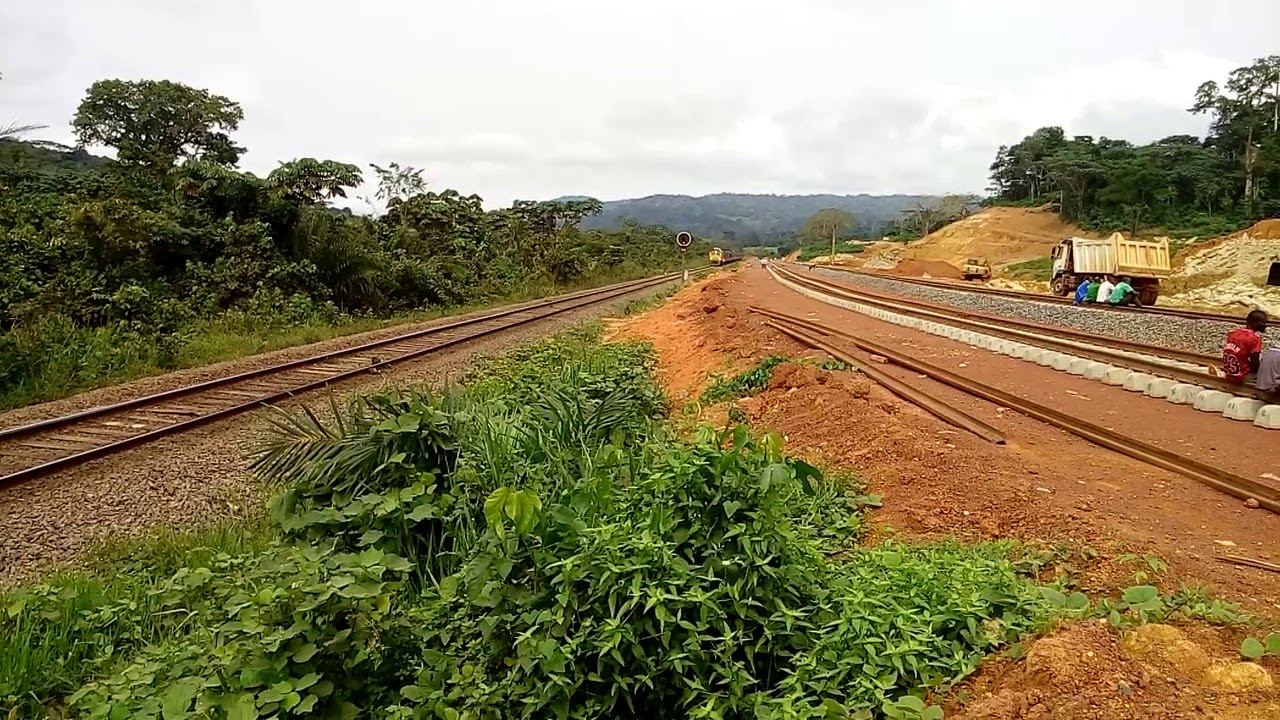 Le train du gabon précisément a lastourville cameraman (derick)