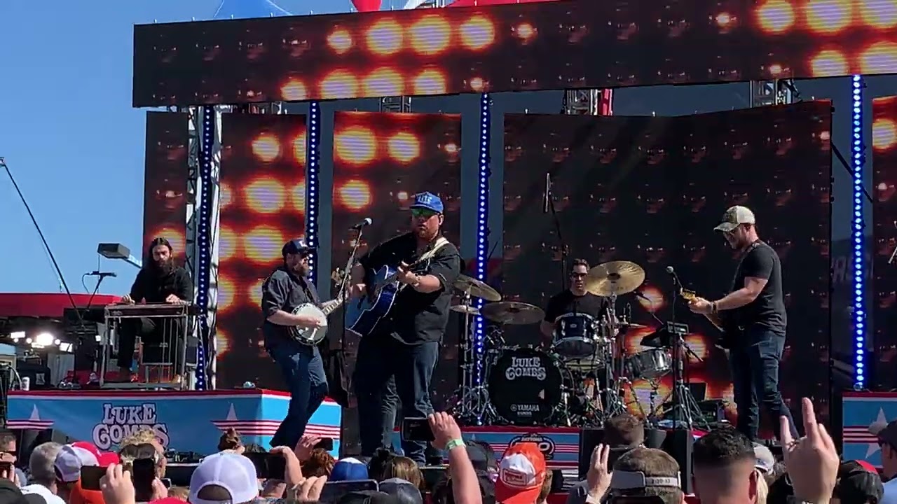 Luke Combs - When It Rains It Pours - Live From The 2022 Daytona 500