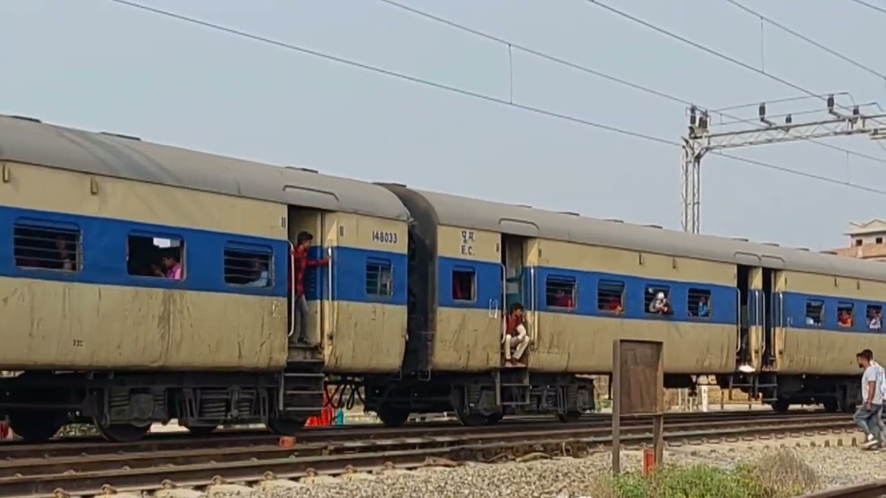 हमारे यहां चलने वाली लोकल ट्रेन Laheria Sarai Saharsa Memu