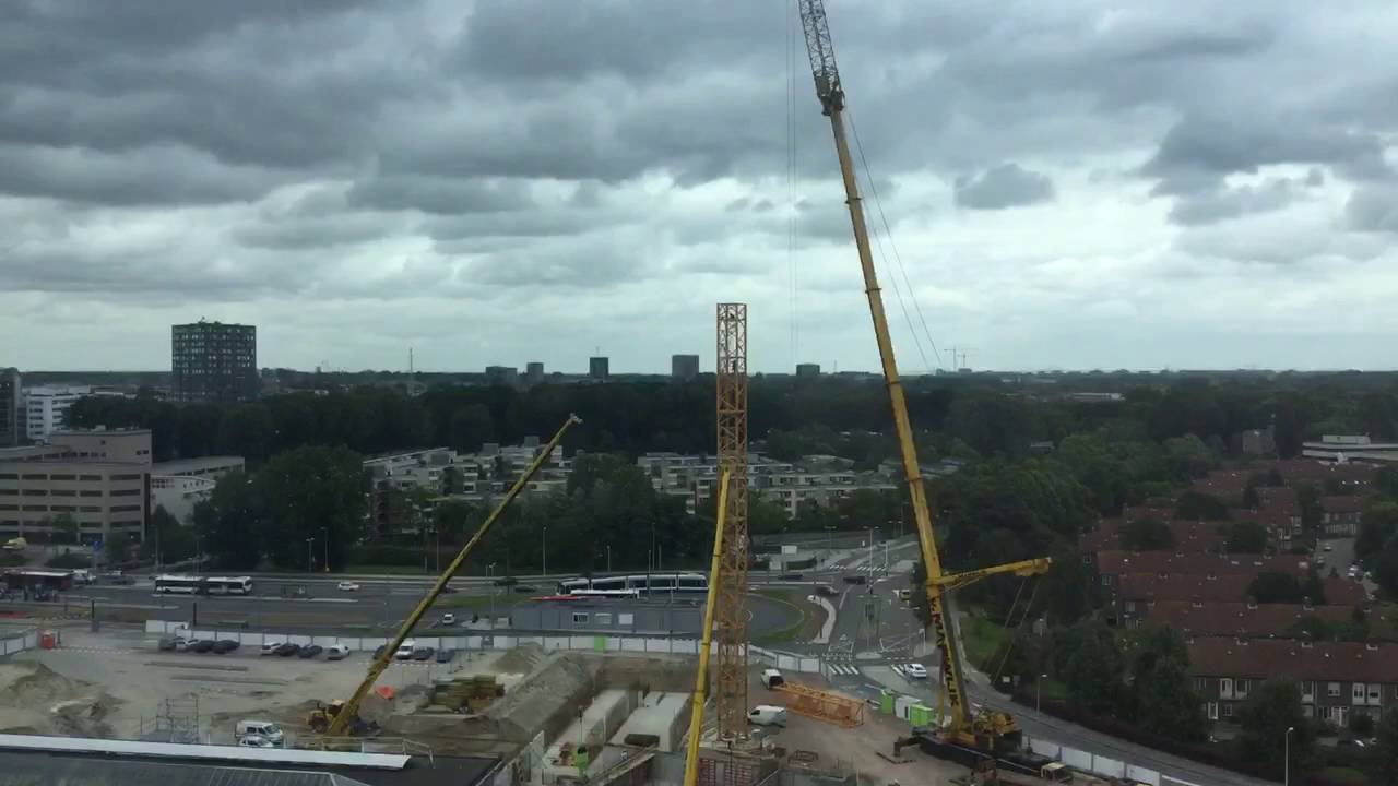 Building the large crane for the Amsteltower