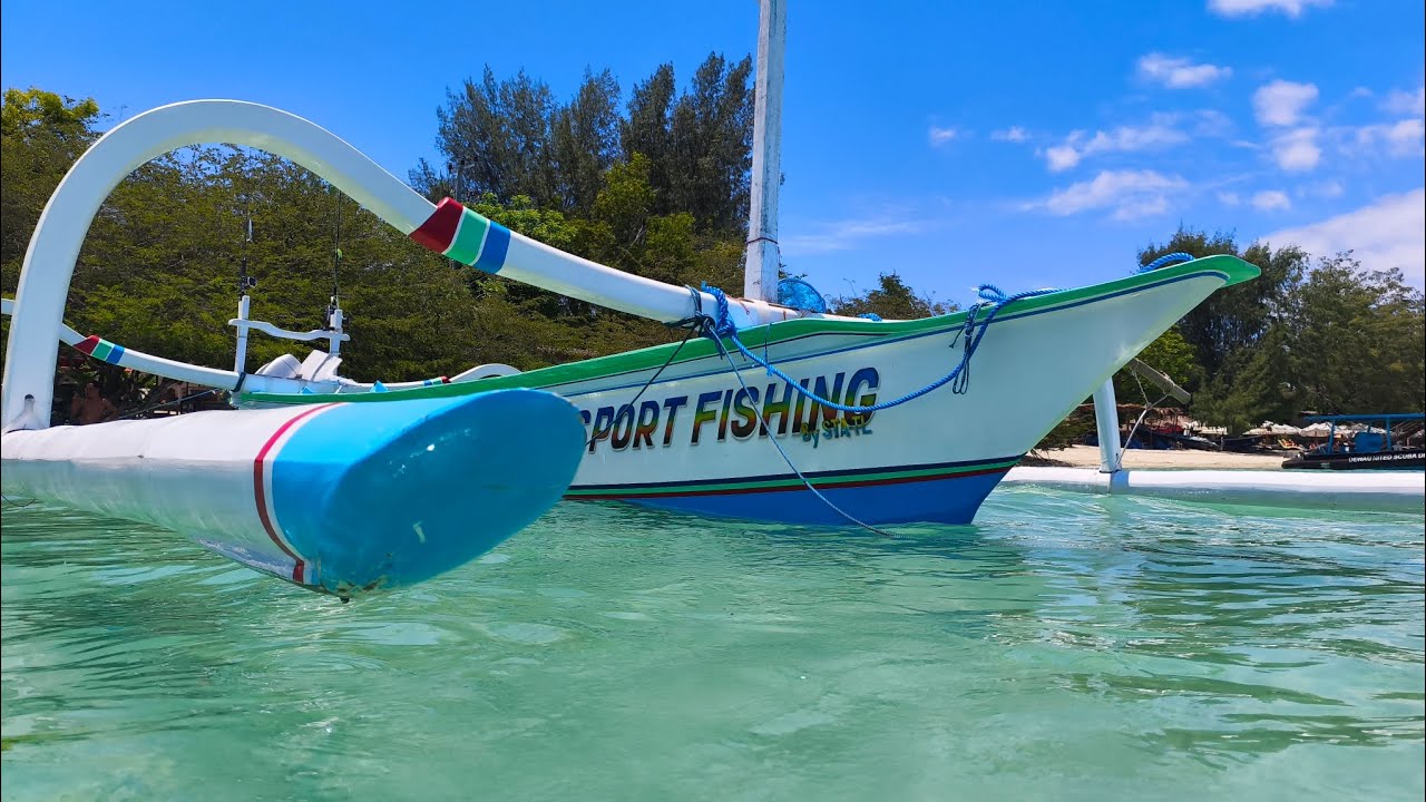 Snorkeling with Sea Turtles in Amed, Bali 🇮🇩 | Jukung Boat Tour | Coral Reef & Clear Water