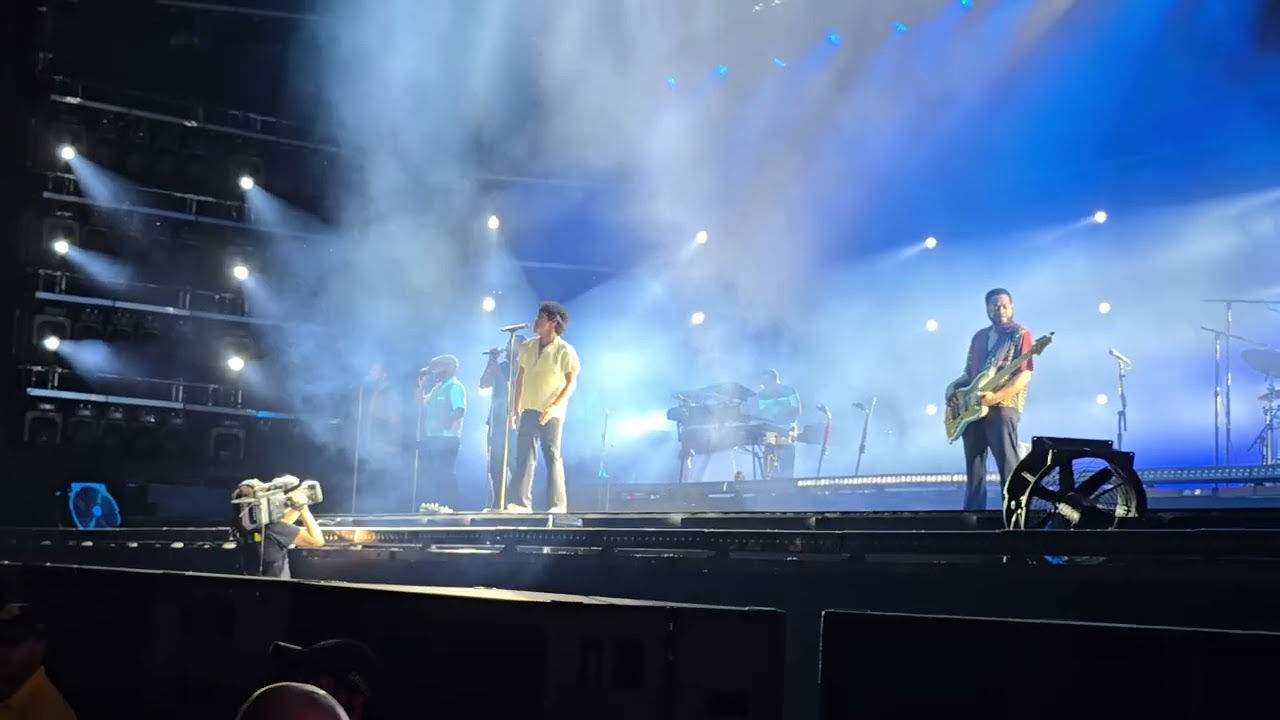 BRUNO MARS live in Brasília: Finesse