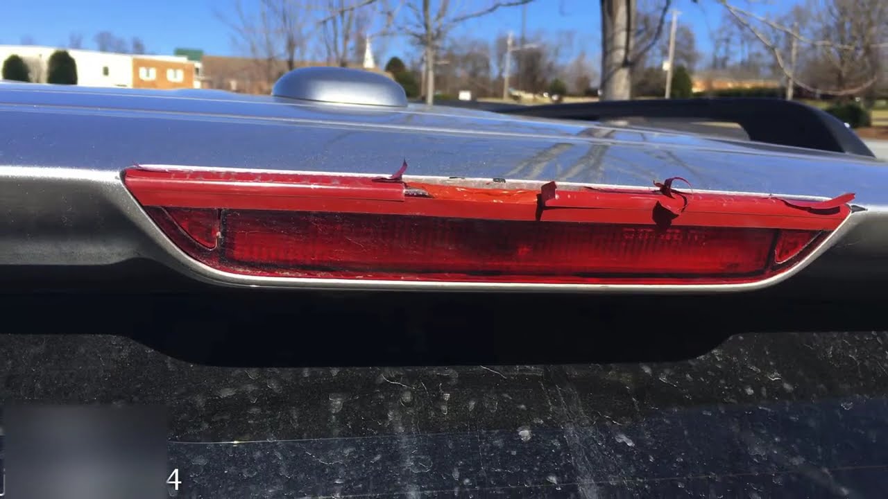 Replacing a 2005-2010 Honda Odyssey Third Brake Light