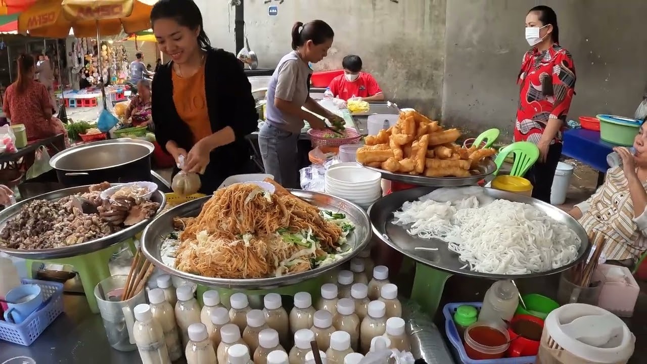 Soy Milk, Porridge, Soups, Fried Noodles and more- Cambodian Fresh Market @ Boeng Tumpun Market 
