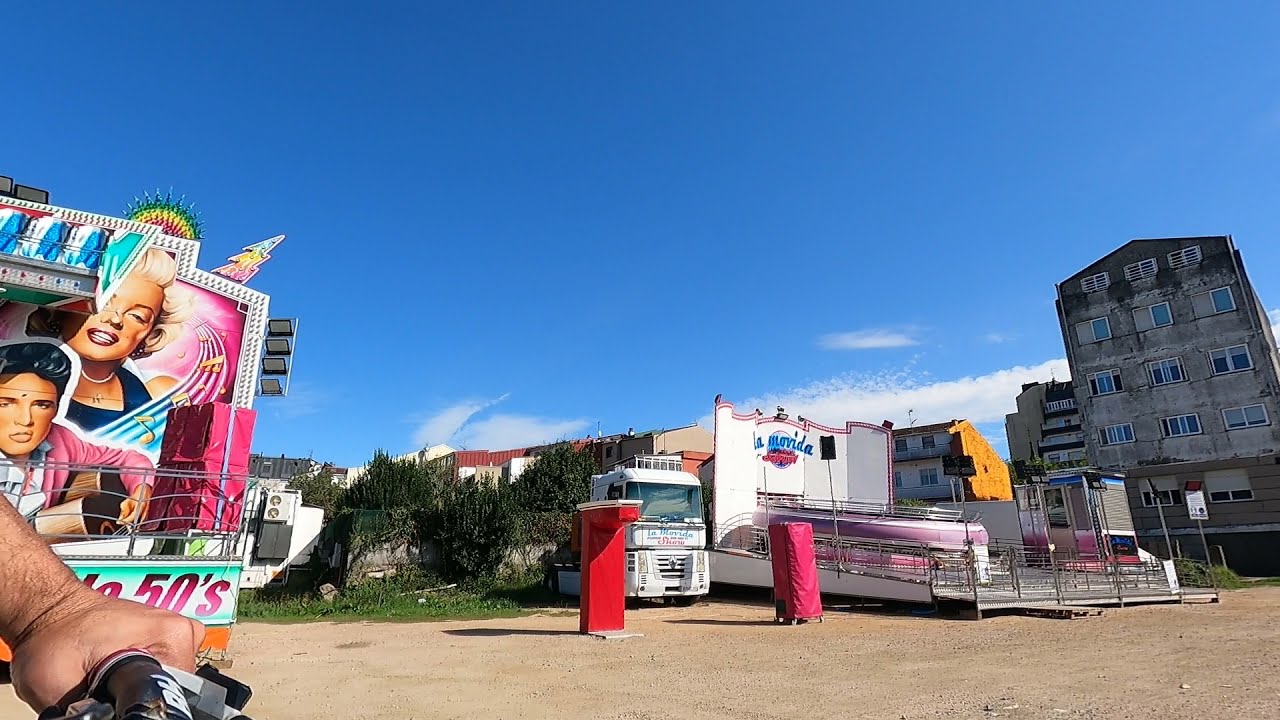 MONTAJE ATRACCION AUTOS DE CHOQUE EN PORRIÑO VIDEO DOS MIERCOLES 22-9-2021
