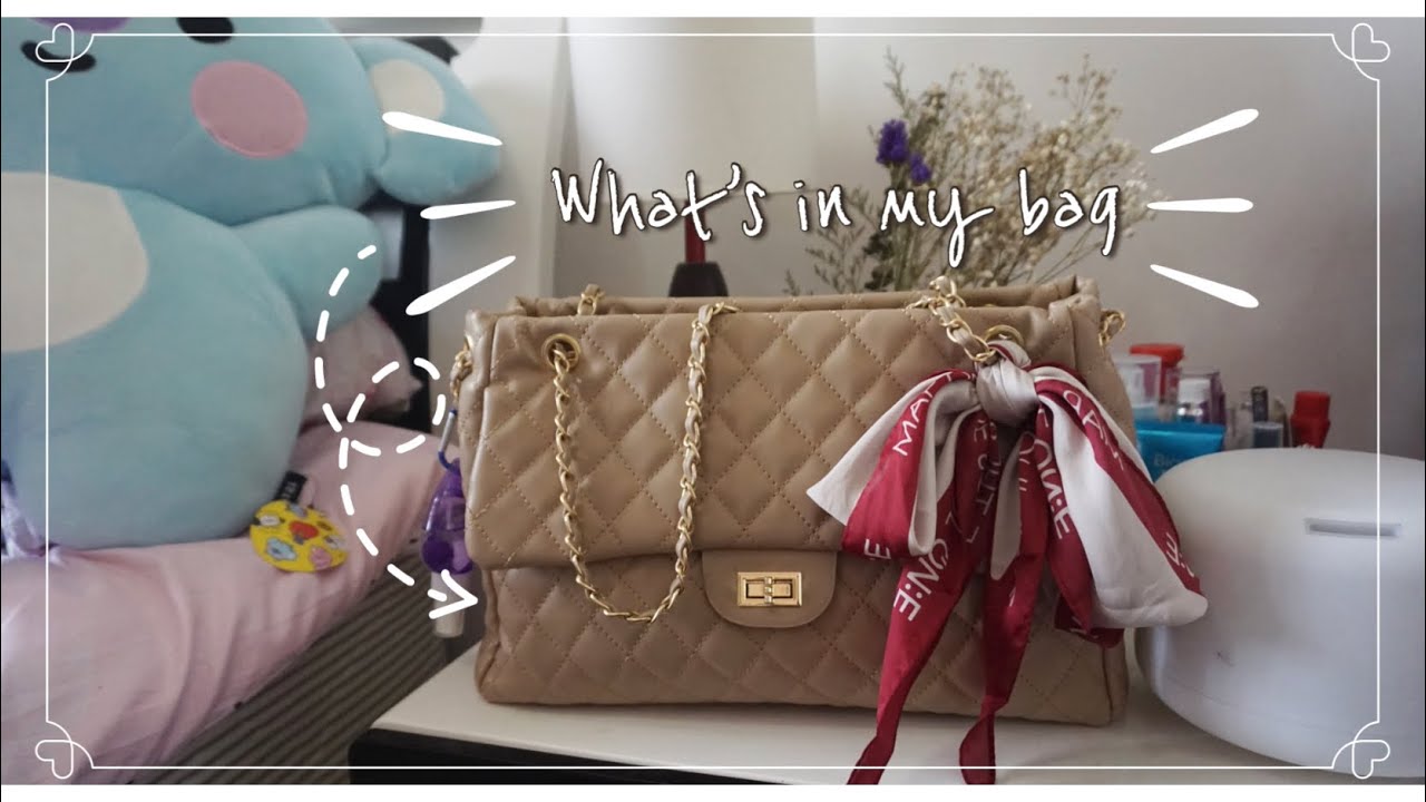 What’s in my bag? 👜 | (everyday essentials) - 2021 Quarantine Edition